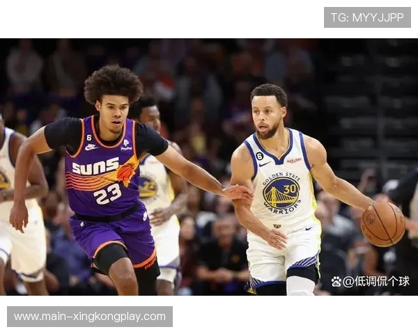 库里28分带队勇士大胜太阳，布克38分孤掌难鸣，库里8.